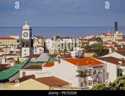 Portugal, Azoren, Sao Miguel, Ponta Delgada, erhöhten Blick auf die Altstadt. Stockfoto