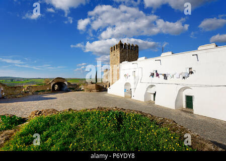 Die aus dem 13. Jahrhundert stammenden Schloss und ummauerten Dorf Campo Maior. Alentejo, Portugal Stockfoto