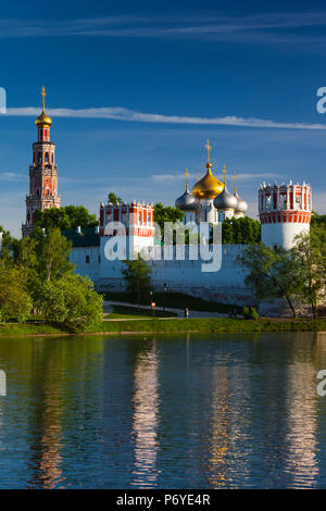 Khamowniki-Bereich, Nowodewitschi-Kloster, am späten Nachmittag, Moskau, Oblast Moskau, Russland Stockfoto