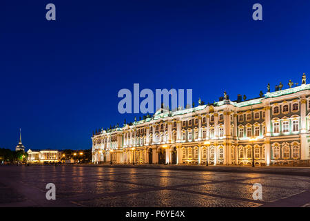 Russland, Sankt Petersburg, Center, Winterpalast, Eremitage, Dwortsowaja Square, Abend Stockfoto