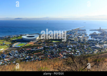Südafrika, Westkap, Kapstadt, Cape Town Central Business District und dem Stadtzentrum von Signal Hill Tafelberg im Hintergrund Stockfoto
