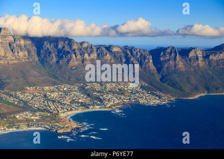 Südafrika, Western Cape, Kapstadt, Blick auf Kapstadt und den Tafelberg Stockfoto