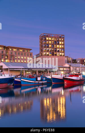 Silo Hotel und Zeitz Museum für Zeitgenössische Kunst Afrika in V+A Waterfront, Cape Town, Western Cape, Südafrika Stockfoto