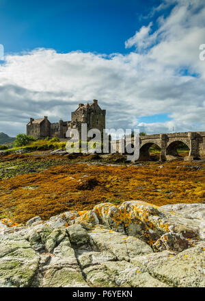 Germany/Deutschland, Hochland, Dornie, Blick auf Eilean Donan Castle. Stockfoto