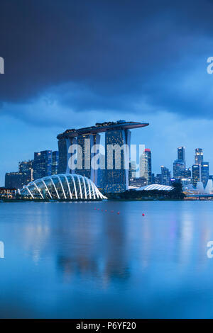 Marina Bay Sands Hotel und die Gärten an der Bucht, Singapur Stockfoto
