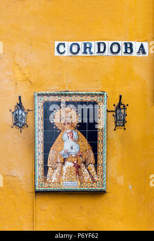 Religiöse Symbol Fliesen der Jungfrau Maria oder Madonna in einer Straße von Sevilla, Andalusien, Spanien Stockfoto