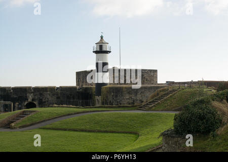 Schloss und Leuchtturm in Southsea, Portsmouth, Hampshire, England Stockfoto