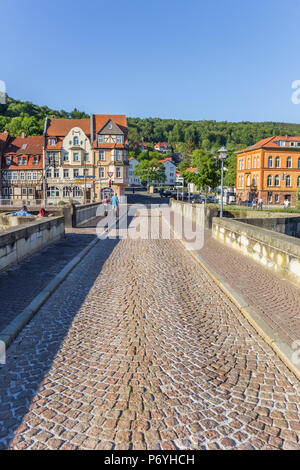 Kopfsteinpflaster auf der Werra Brücke in Hann. Munden, Deutschland Stockfoto