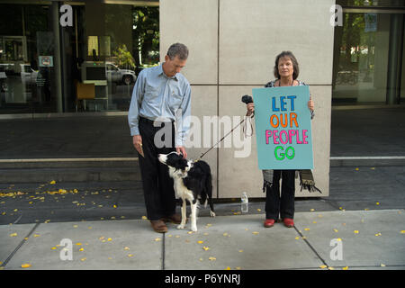 PORTLAND, Oregon, 05 Oktober 2016 Demonstranten des Versuches der bewaffneten Besetzung von Malheur National Wildlife Refuge vor dem Gerichtsgebäude mit t Stockfoto