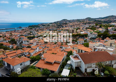 Blick von der Seilbahn Teleferico in Funchal auf Madeira Stockfoto