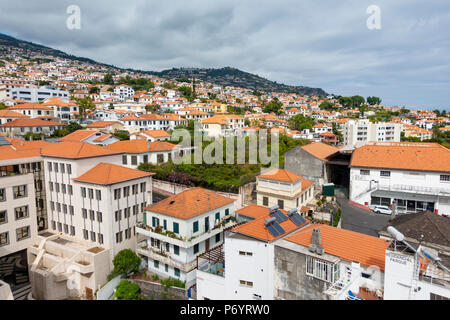 Blick von der Seilbahn Teleferico in Funchal auf Madeira Stockfoto