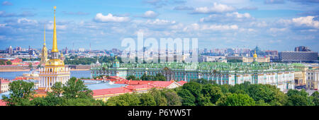 Antenne Panoramablick auf Admiralty Turm und Eremitage, St. Petersburg, Russland Stockfoto