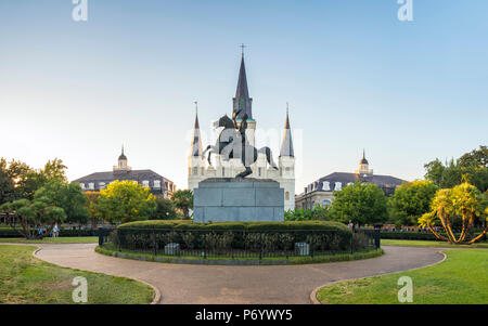 Usa, Louisiana, New Orleans, French Quarter. St. Louis Kathedrale und die Statue von Andrew Jackson Jackson Square. Stockfoto