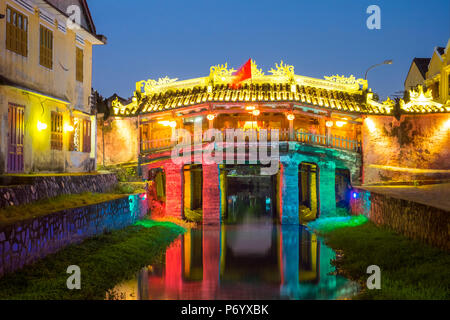 Die japanische Brücke in Hoi An Altstadt in der Nacht, Hoi An, Provinz Quang Nam, Vietnam Stockfoto