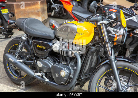 Triumph Motorräder street cup Bonneville in Sydney, Australien Stockfoto