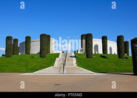 Vorderansicht der Streitkräfte Memorial, die National Memorial Arboretum, Alrewas, Staffordshire, England, UK, Westeuropa. Stockfoto