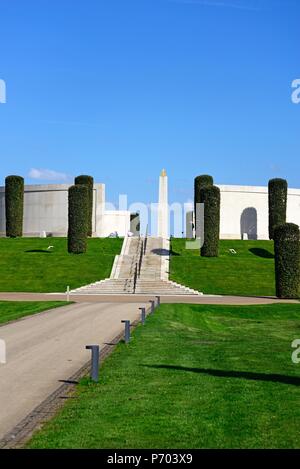 Vorderansicht der Streitkräfte Memorial, die National Memorial Arboretum, Alrewas, Staffordshire, England, UK, Westeuropa. Stockfoto