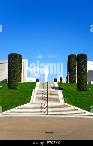 Vorderansicht der Streitkräfte Memorial, die National Memorial Arboretum, Alrewas, Staffordshire, England, UK, Westeuropa. Stockfoto