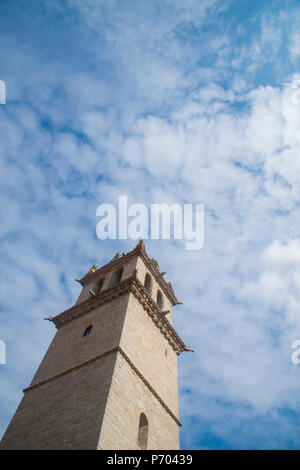 Glockenturm der Kirche. Colmenar Viejo, Provinz Madrid, Spanien. Stockfoto