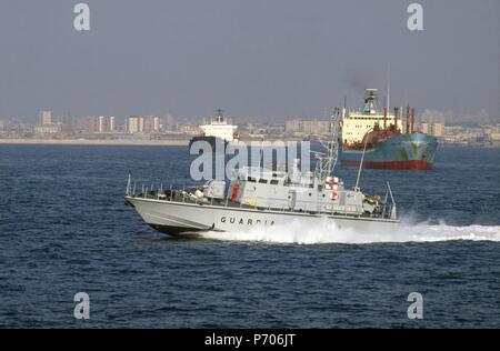 Italienische Finanzpolizei, 'Bigliani" class Patrol Boot im Golf von Neapel navigieren Stockfoto