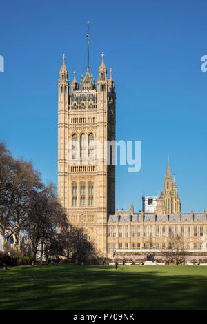 Vereinigtes Königreich, England, London. Palast von Westminster, das Parlament des Vereinigten Königreichs, im Winter. Stockfoto
