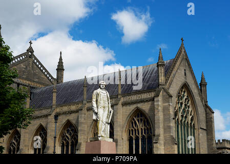 St. Botolph's Church - der Stumpf - und die Statue von Politiker Herbert Ingram, Boston, Lincolnshire, England, Großbritannien Stockfoto