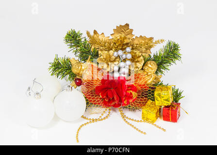 Zarter Weihnachtsschmuck, auf weißem Hintergrund/Weihnachten Hintergrund/Weihnachten Dekoration isoliert. Stockfoto