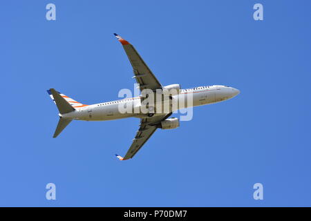 Boeing B737 Abfahrt von Pardubice, Flugzeug, Smartwings Stockfoto