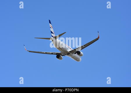 Boeing B737 Abfahrt von Pardubice, Flugzeug, Smartwings Stockfoto