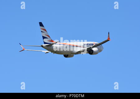 Boeing B737 Abfahrt von Pardubice, Flugzeug, Smartwings Stockfoto