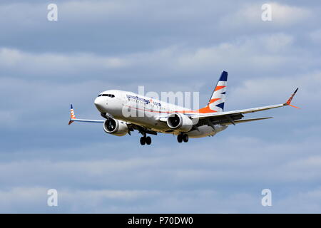 Boeing B737 Abfahrt von Pardubice, Flugzeug, Smartwings Stockfoto