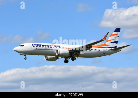 Boeing B737 Abfahrt von Pardubice, Flugzeug, Smartwings Stockfoto