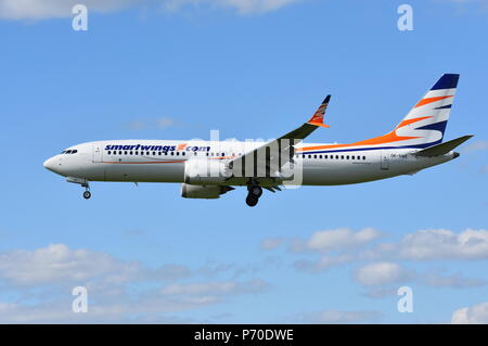 Boeing B737 Abfahrt von Pardubice, Flugzeug, Smartwings Stockfoto