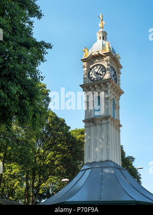 Die restaurierte Uhr in Oakwood Oakwood in der Nähe von roundhay Park Leeds West Yorkshire England Stockfoto