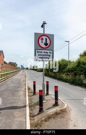 Ein "Weg der entgegenkommenden Fahrzeuge' Schild in Blackpool, Lancashire Stockfoto