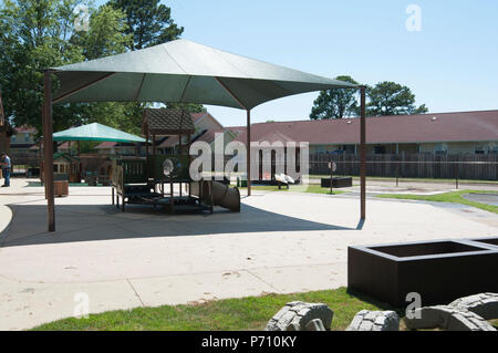 Maxwell AFB, Ala-laufenden Bauarbeiten am Spielplatz für das Kind Development Center, geb. 22. Am 9. Mai 2017. (US Air Force Stockfoto