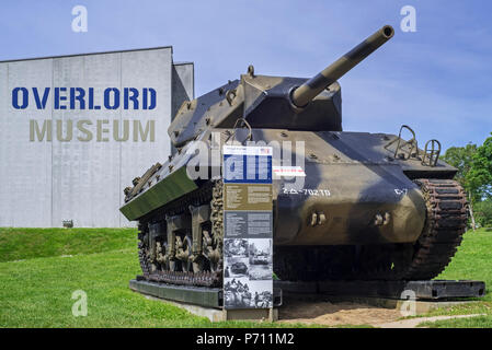 Amerikanische M10 Tank destroyer bei der Overlord Museum in der Nähe von Omaha Beach über WW2 alliierte Landung während des D-Day, Colleville-sur-Mer, Normandie, Frankreich Stockfoto