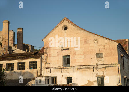 Die Fabrik in einem desolaten Zustand, eine Krise Konzept Stockfoto