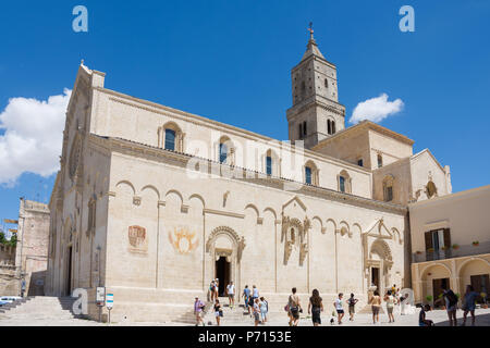 MATERA, Italien, 12. August 2017 - Blick auf Kathedrale von Matera unter blauem Himmel. Matera in Italien UNESCO Kulturhauptstadt Europas 2019 Stockfoto