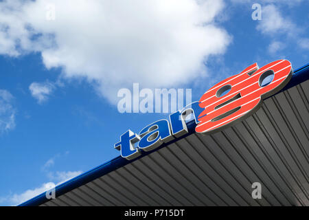 Tango Anmelden an der Tankstelle. tango betreibt ein Netzwerk von automatische unbemannte Stationen in den Niederlanden und wird von Kuwait Petroleum besessen. Stockfoto