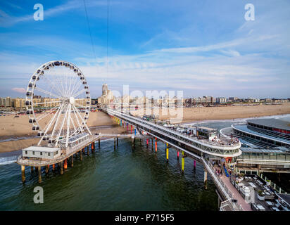 Pier und Riesenrad in Scheveningen, Den Haag, Südholland, Niederlande, Europa Stockfoto