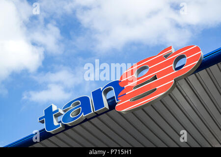 Tango Anmelden an der Tankstelle. tango betreibt ein Netzwerk von automatische unbemannte Stationen in den Niederlanden und wird von Kuwait Petroleum besessen. Stockfoto