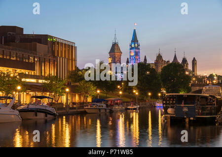 Ottawa Rideau Canal in der Dämmerung am Canada Day Stockfoto