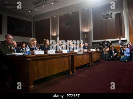 Sekretär der Homeland Security Jeh Johnson bezeugt über die Rolle und die Verantwortung des Ministeriums für Heimatschutz in Reaktion auf die Ebola Ausbruch in Westafrika in einem Senatsausschuss Stockfoto