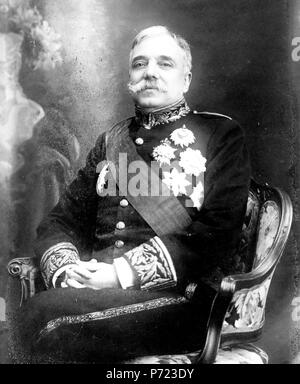 Campos Henriques, Minister für Justiz, Portugal, Sitz, in Uniform Stockfoto