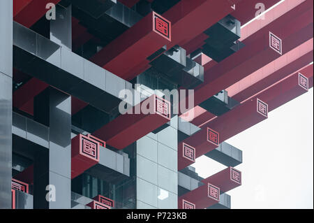Chongqing, China - Juni 14, 2018: Detail der Chongqing Art Museum - JieFangBei Guotai art center, entworfen von Cui Kai und in der Central Business District-CBD in Yuzhong Halbinsel. Stockfoto