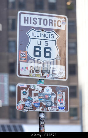 Historische Zeichen für den Beginn der Route 66 in Chicago, Illinois, Vereinigte Staaten von Amerika, Nordamerika Stockfoto