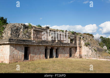 Maya Ruinen, der Palast, Puuc Stil, Chacmultun Archäologische Zone, Chacmultan, Yucatan, Mexiko, Nordamerika Stockfoto