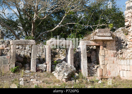 Maya Ruinen, der Palast, Puuc Stil, Chacmultun Archäologische Zone, Chacmultan, Yucatan, Mexiko, Nordamerika Stockfoto