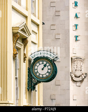 Dekorative Wand Uhr auf boodles Luxus Schmuck Shop, Lord Street, Liverpool, England, UK Stockfoto